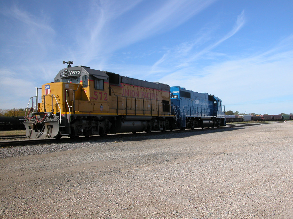 UPY 572  11Nov2011  Waiting to work at the Bellmead Yard Office 